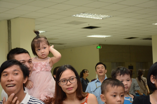 Sharing joy in the Mid-Autumn Festival