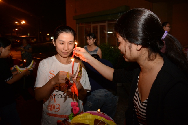 Sharing joy in the Mid-Autumn Festival