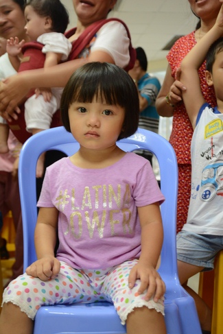 Sharing joy in the Mid-Autumn Festival