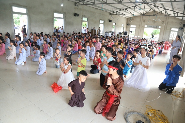 Mid-Autumn Festival at Dong Cao Pagoda in Thanh Hoa province