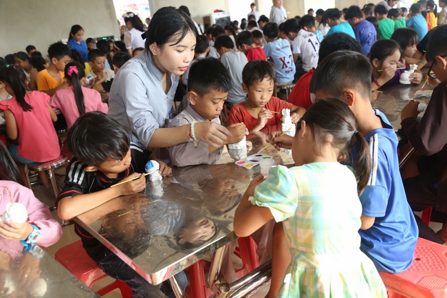 Mid-Autumn Festival at Dong Cao Pagoda in Thanh Hoa province