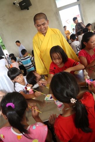 Mid-Autumn Festival at Dong Cao Pagoda in Thanh Hoa province