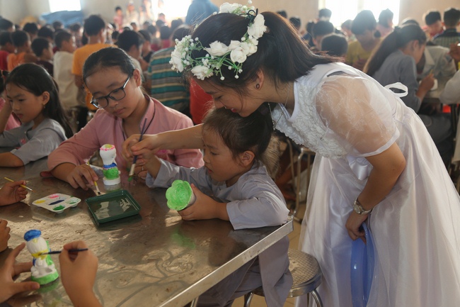 Mid-Autumn Festival at Dong Cao Pagoda in Thanh Hoa province