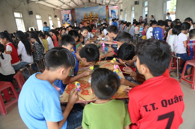 Mid-Autumn Festival at Dong Cao Pagoda in Thanh Hoa province