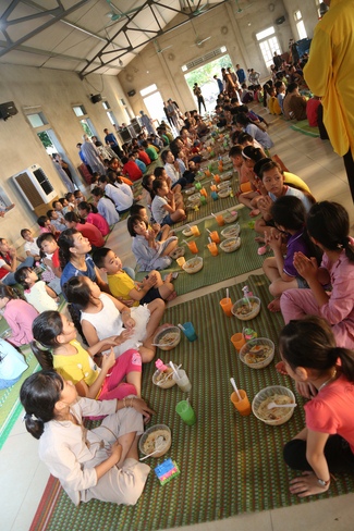 Mid-Autumn Festival at Dong Cao Pagoda in Thanh Hoa province