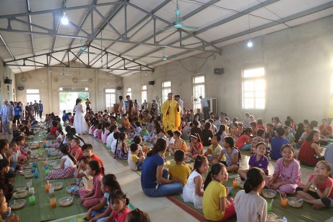 Mid-Autumn Festival at Dong Cao Pagoda in Thanh Hoa province