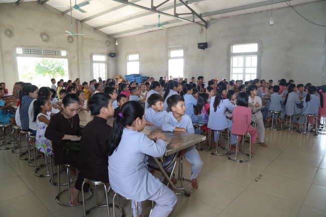 Mid-Autumn Festival at Dong Cao Pagoda in Thanh Hoa province