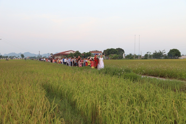 Mid-Autumn Festival at Dong Cao Pagoda in Thanh Hoa province
