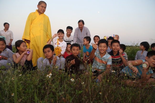 Mid-Autumn Festival at Dong Cao Pagoda in Thanh Hoa province
