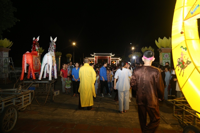 Mid-Autumn Festival at Dong Cao Pagoda in Thanh Hoa province