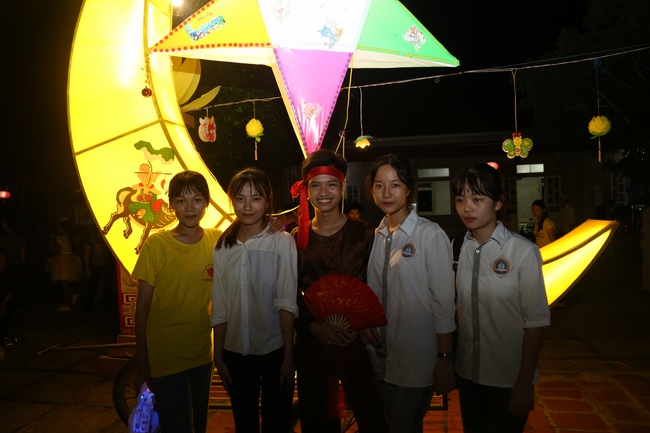 Mid-Autumn Festival at Dong Cao Pagoda in Thanh Hoa province