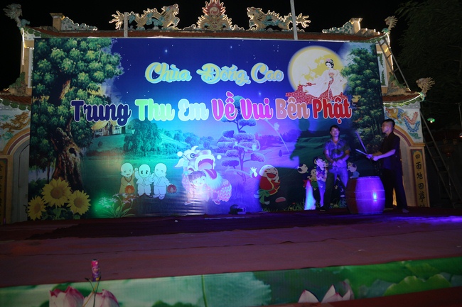 Mid-Autumn Festival at Dong Cao Pagoda in Thanh Hoa province