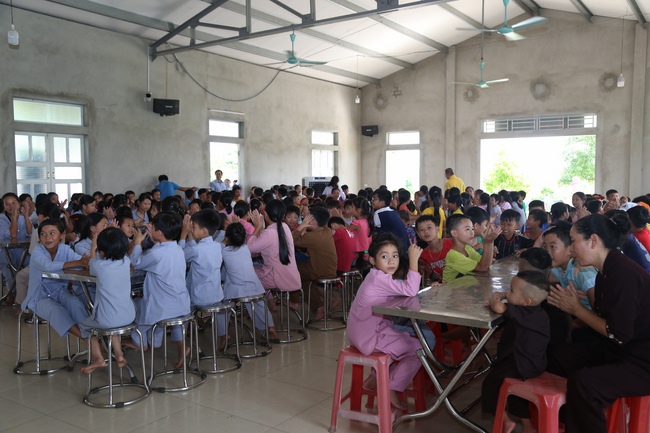 Mid-Autumn Festival at Dong Cao Pagoda in Thanh Hoa province
