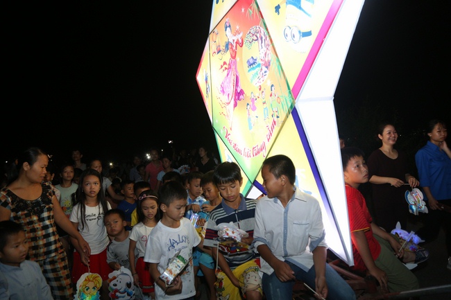 Mid-Autumn Festival at Dong Cao Pagoda in Thanh Hoa province