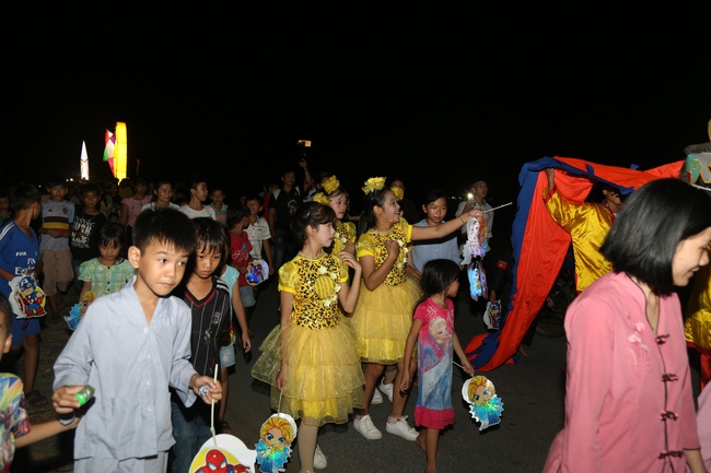 Mid-Autumn Festival at Dong Cao Pagoda in Thanh Hoa province