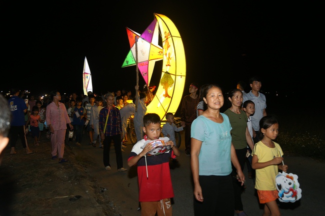 Mid-Autumn Festival at Dong Cao Pagoda in Thanh Hoa province