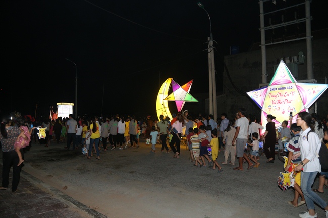 Mid-Autumn Festival at Dong Cao Pagoda in Thanh Hoa province