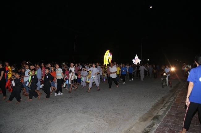 Mid-Autumn Festival at Dong Cao Pagoda in Thanh Hoa province