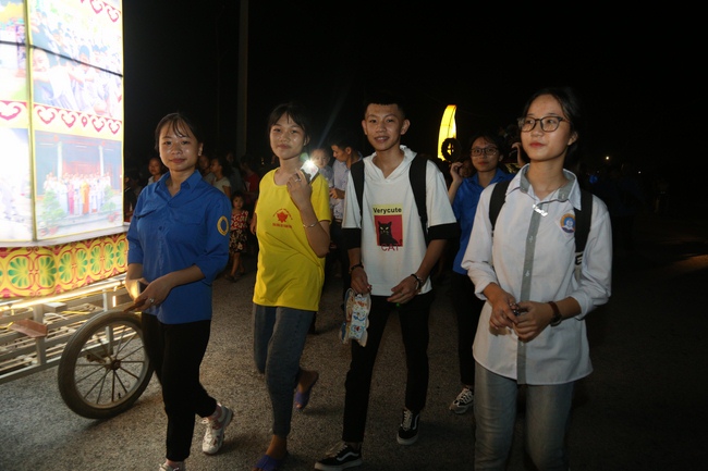Mid-Autumn Festival at Dong Cao Pagoda in Thanh Hoa province