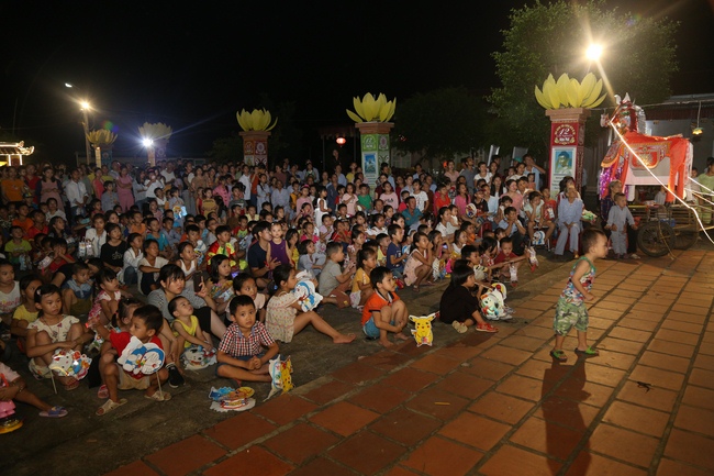 Mid-Autumn Festival at Dong Cao Pagoda in Thanh Hoa province