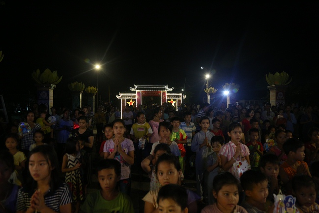 Mid-Autumn Festival at Dong Cao Pagoda in Thanh Hoa province