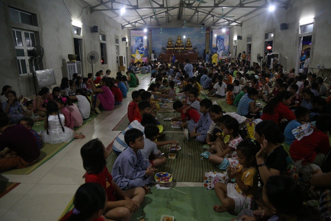 Mid-Autumn Festival at Dong Cao Pagoda in Thanh Hoa province