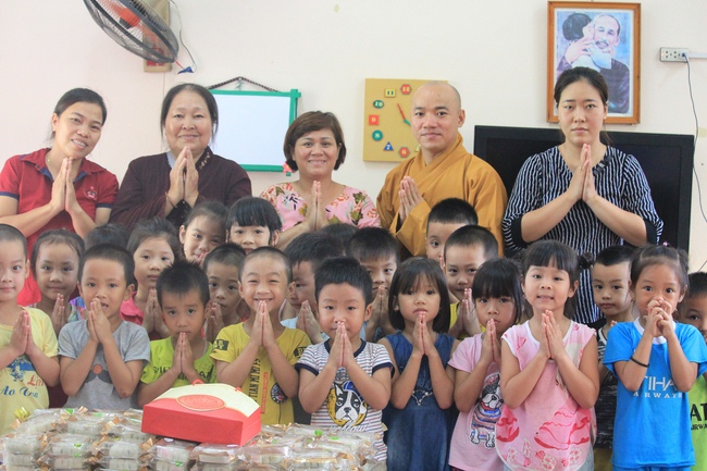 Chuỗi hoạt động mừng Tết Trung thu tại chùa Hòa Phúc