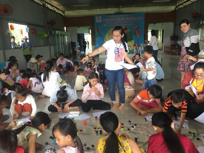 Enjoying the full moon festival at Hong Phap Pagoda - Binh Thuan