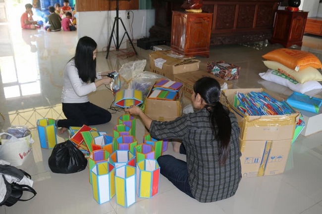 Enjoying the full moon festival at Hong Phap Pagoda - Binh Thuan