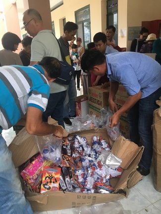 Enjoying the full moon festival at Hong Phap Pagoda - Binh Thuan
