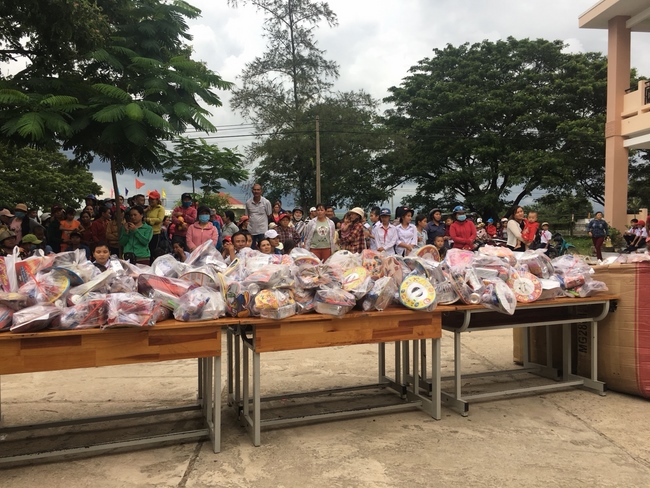 Enjoying the full moon festival at Hong Phap Pagoda - Binh Thuan