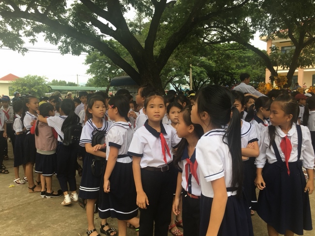 Enjoying the full moon festival at Hong Phap Pagoda - Binh Thuan