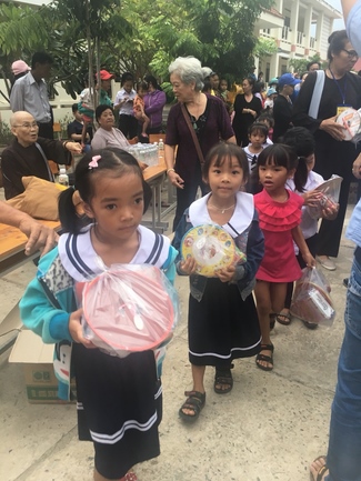 Enjoying the full moon festival at Hong Phap Pagoda - Binh Thuan