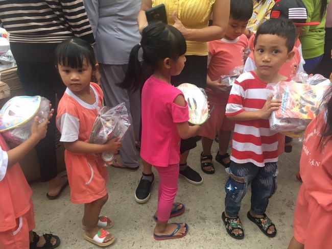 Enjoying the full moon festival at Hong Phap Pagoda - Binh Thuan