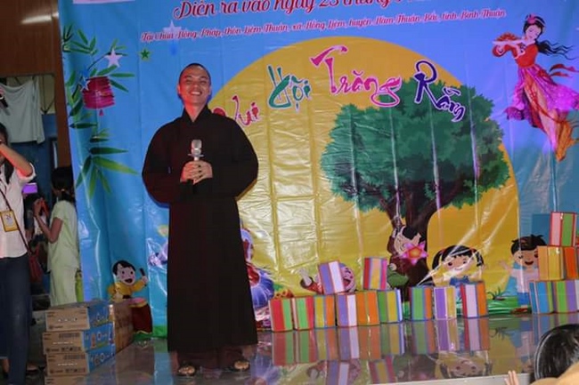 Enjoying the full moon festival at Hong Phap Pagoda - Binh Thuan