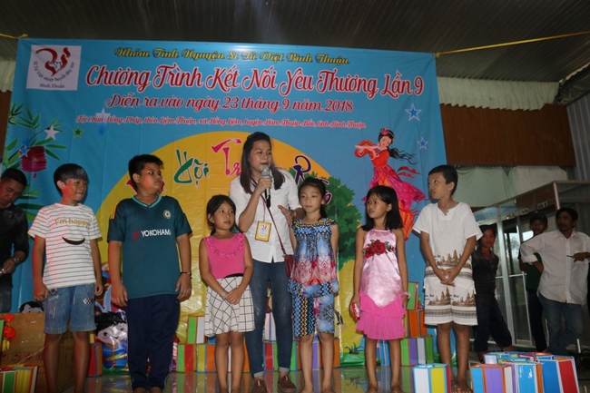 Enjoying the full moon festival at Hong Phap Pagoda - Binh Thuan