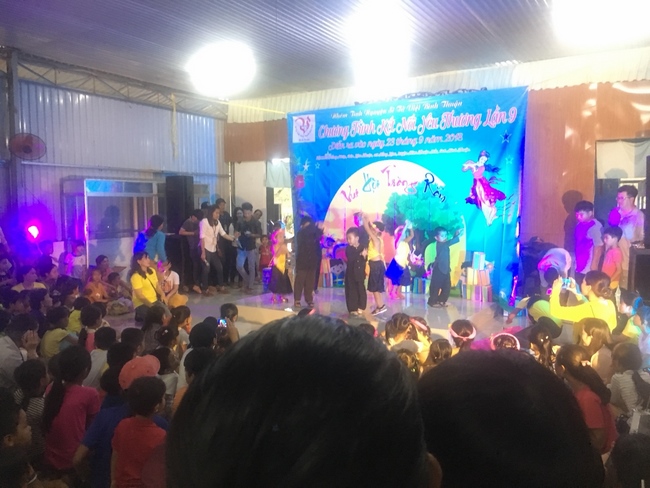 Enjoying the full moon festival at Hong Phap Pagoda - Binh Thuan