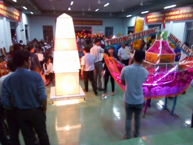 Enjoying the full moon festival at Hong Phap Pagoda - Binh Thuan