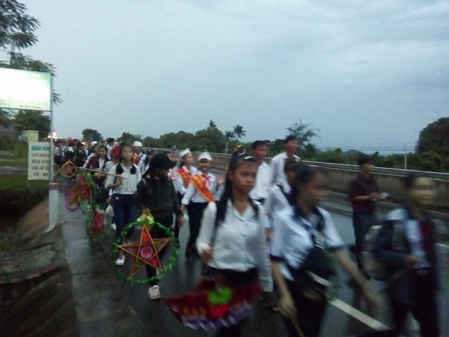 Enjoying the full moon festival at Hong Phap Pagoda - Binh Thuan