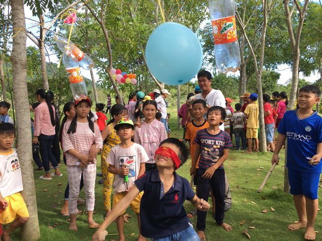 Enjoying the full moon festival at Hong Phap Pagoda - Binh Thuan