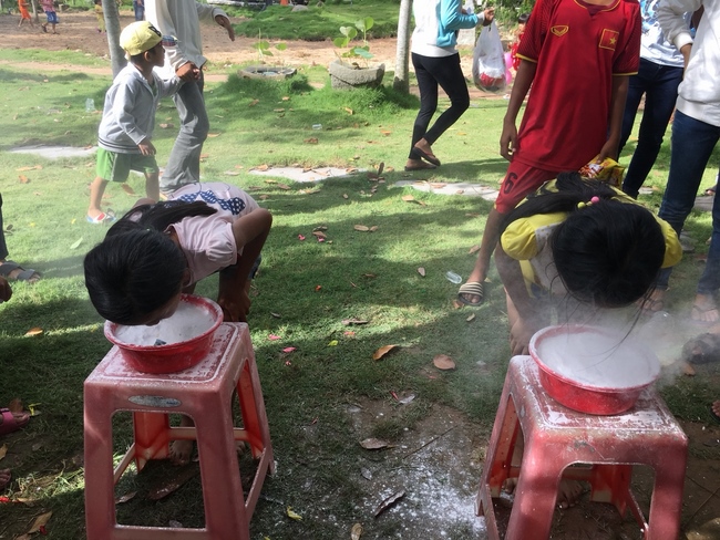 Enjoying the full moon festival at Hong Phap Pagoda - Binh Thuan