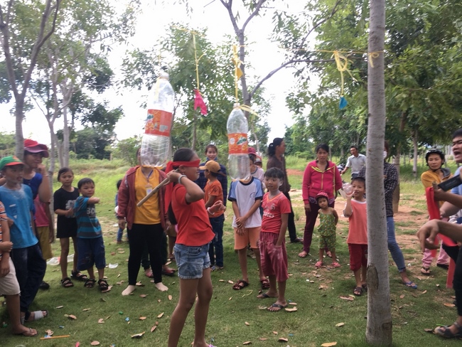 Enjoying the full moon festival at Hong Phap Pagoda - Binh Thuan