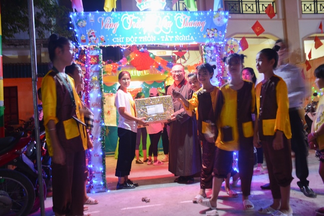 Mid-Autumn Festival at Tay Khanh Pagoda - Thai Binh