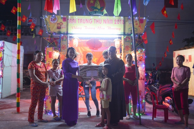 Mid-Autumn Festival at Tay Khanh Pagoda - Thai Binh