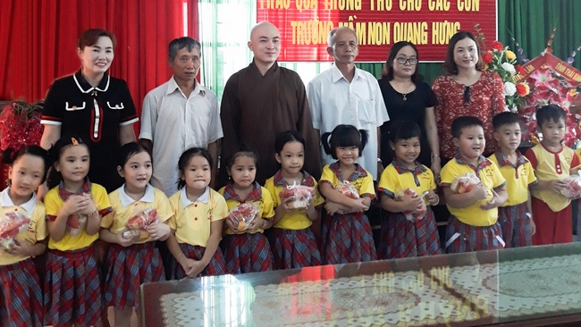 Mid-Autumn Festival at Tay Khanh Pagoda - Thai Binh