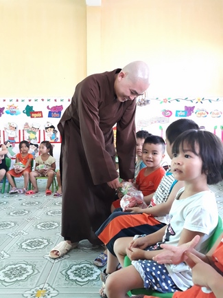 Mid-Autumn Festival at Tay Khanh Pagoda - Thai Binh