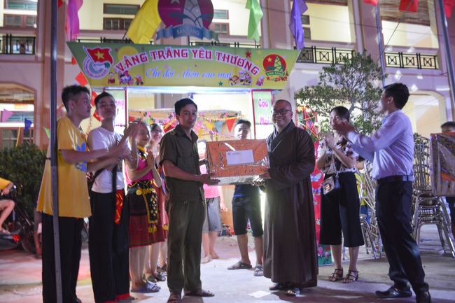 Mid-Autumn Festival at Tay Khanh Pagoda - Thai Binh