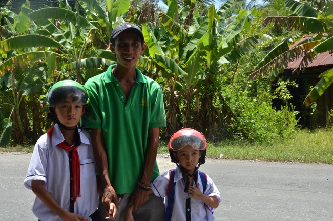 Handing over two charity houses and releasing creatures in Kien Giang