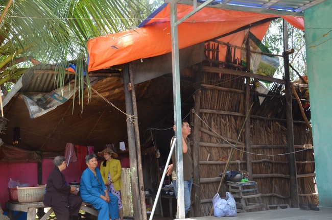 Handing over two charity houses and releasing creatures in Kien Giang