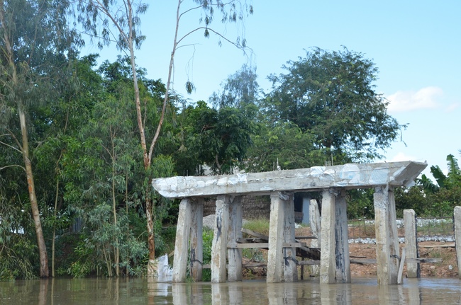 Handing over two charity houses and releasing creatures in Kien Giang